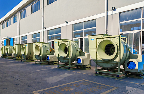 如何优化喷淋塔以降低玻璃钢离心风机阻力？